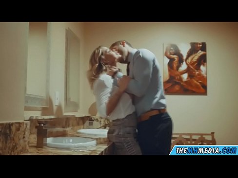 ❤️ Når en barmfagre blondine forfører deg på et offentlig toalett ❤️ Porno på porno no.pornoklinge.ru